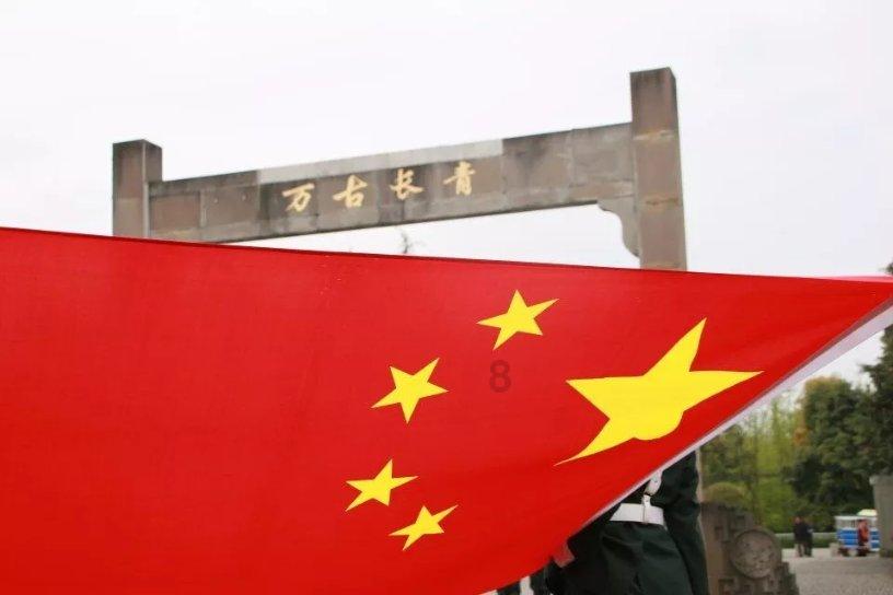 qq精选照片怎么关掉游戏画面